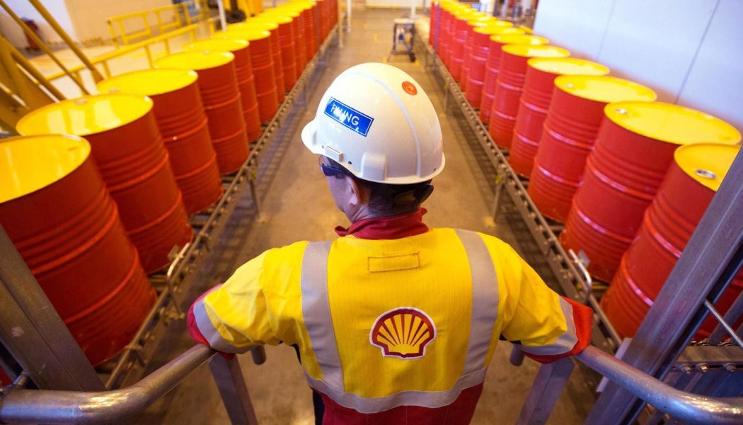 Shell earnings surge as oil prices rebound
